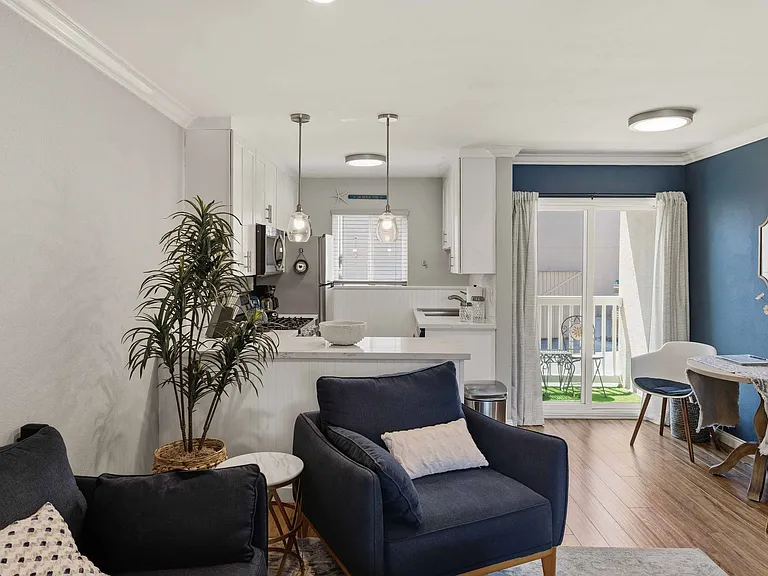 2411 Prospect Ave #109 — Photo 8