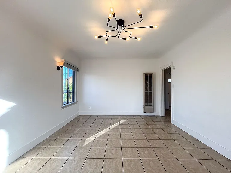 2364 Lime Ave — Photo 7