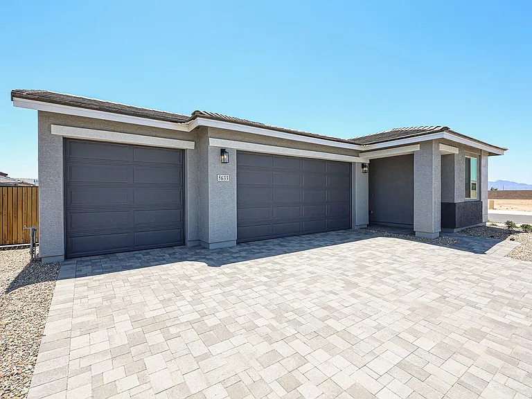 5633 W McNeil St — Photo 3