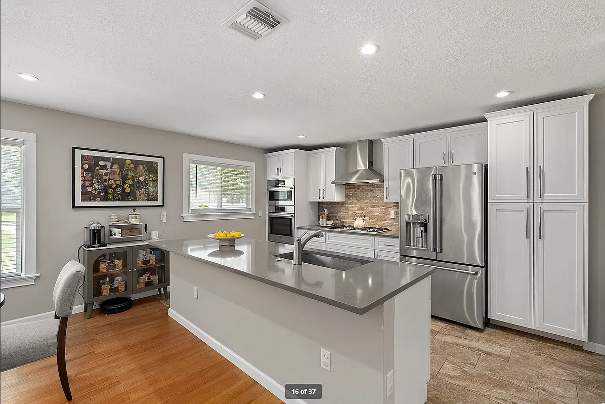 4 bed, 2260 sqft, $3,300 — Photo 2