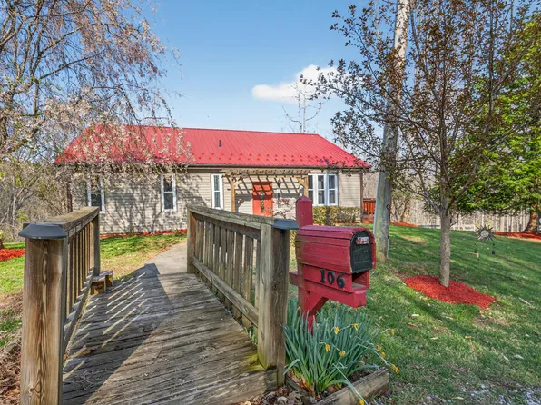 106 E Beaver Dam Ct, Goodview, VA 24095
