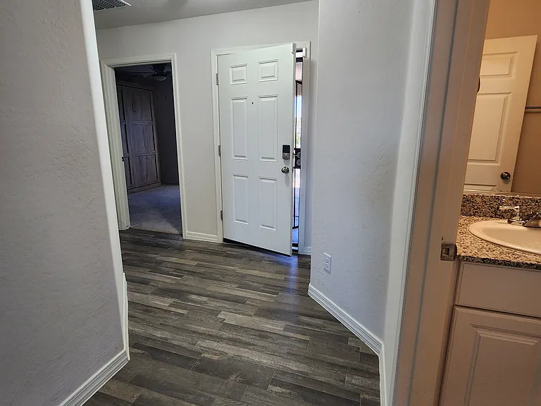 70 W Cottonwood Ln — Photo 4