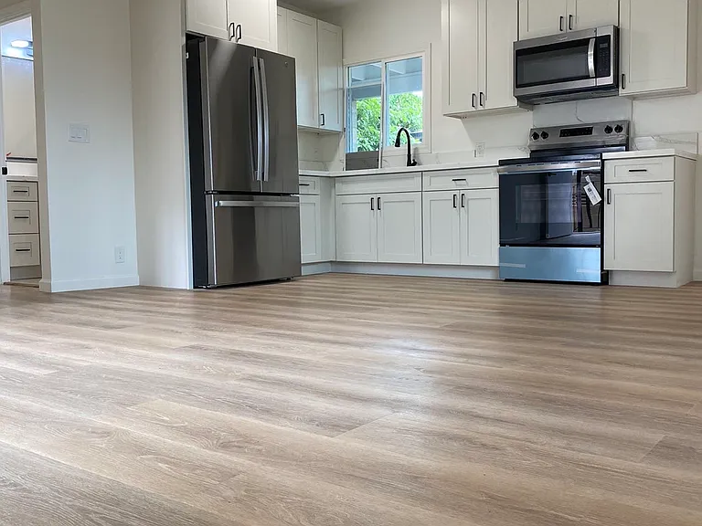 Kitchen & Dining