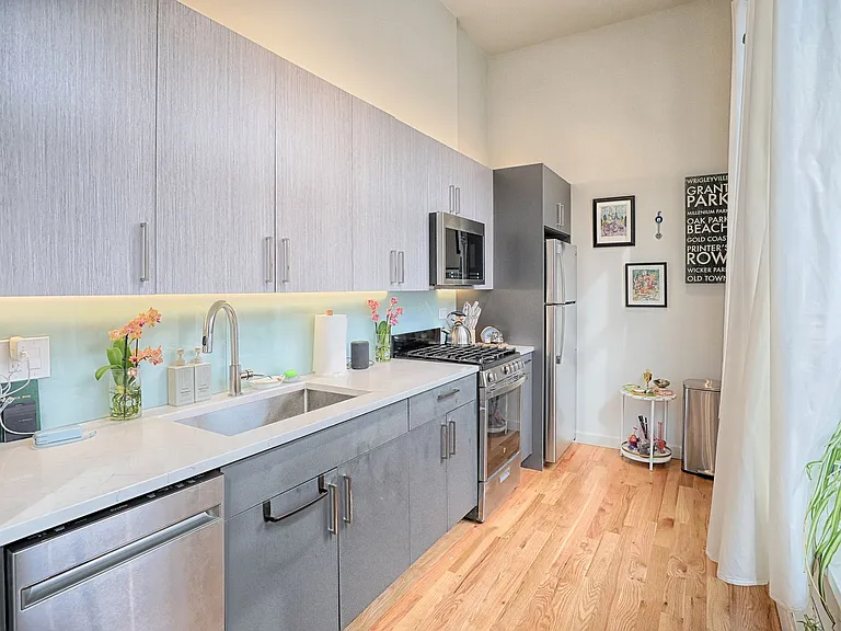 Wicker Park Place- 1504 W. Haddon Ave — Photo 4