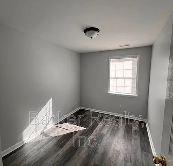 606B E Martin St — Photo 8