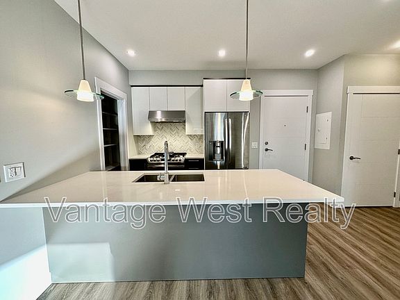 3rd image of 1883 Water St #206
