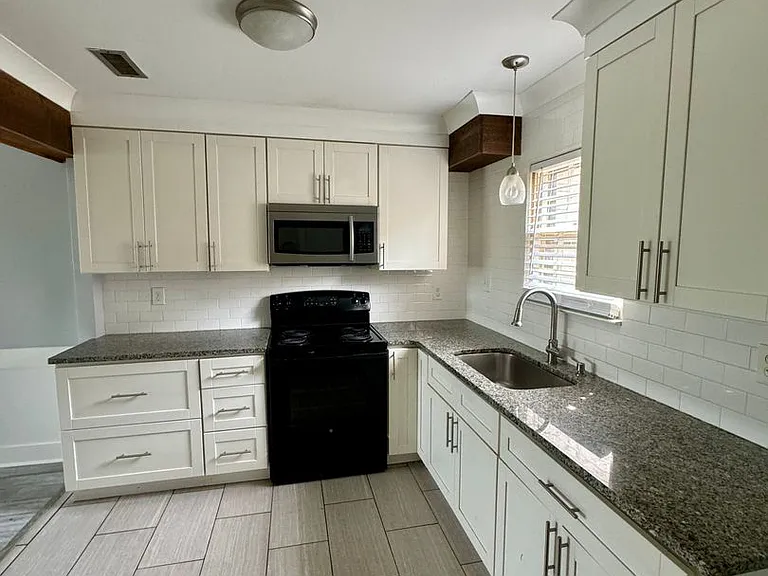 6300 Old Pineville Rd #B — Photo 4