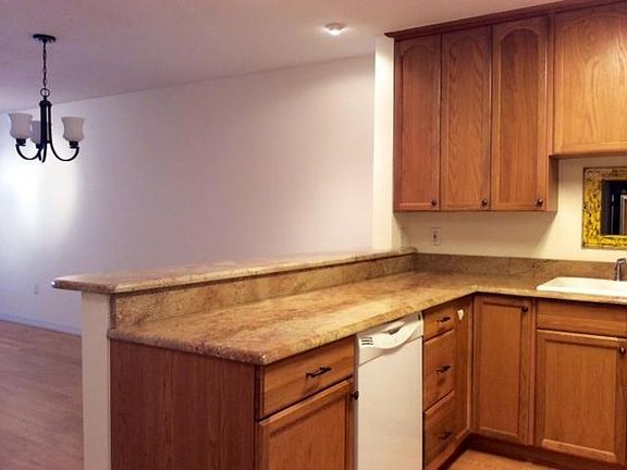 3rd image of 1516 S Lakeside Dr APT 108