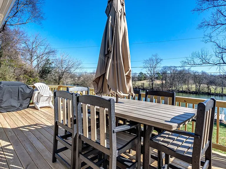 1518 Cliffside Ln — Photo 33