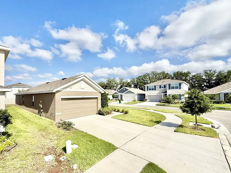 5699 Chorleywood Ln — Photo 4