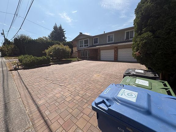 2nd image of 2755 Springhill St