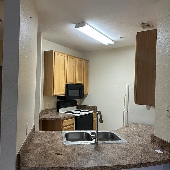 10021 Courtney Palms Blvd #303 — Photo 5