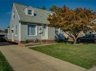 8210 Pinegrove Ave, Parma, OH