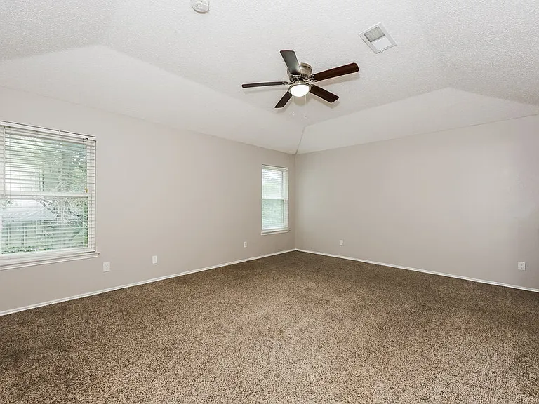 2729 Forest Creek Dr — Photo 11