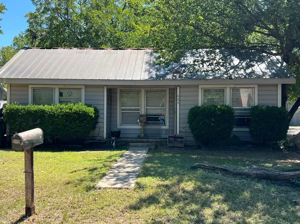 664 E Crow St, Stephenville, TX 76401