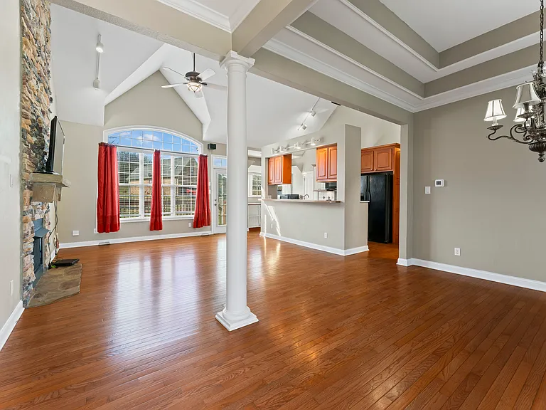 310 Cranfield Dr — Photo 5