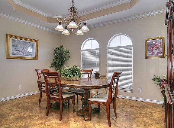 4th image of 2725 Leslie Ln