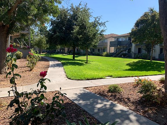 2nd image of 22 Kenbrook Cir