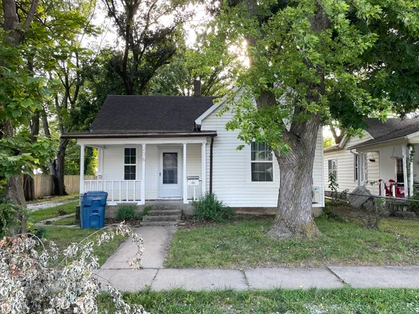 206 S Pearl St, Carterville, MO 64835