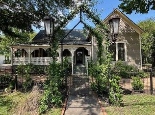 512 N 2nd St, Conroe, TX 77301