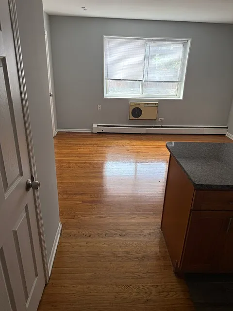 1 bed, 500 sqft, $1,400 — Photo 2