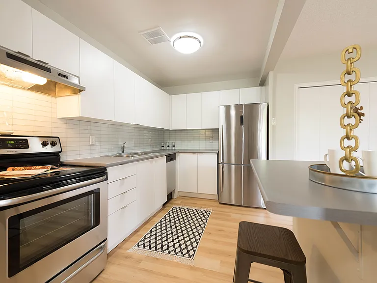 444 Kerr St — Photo 3