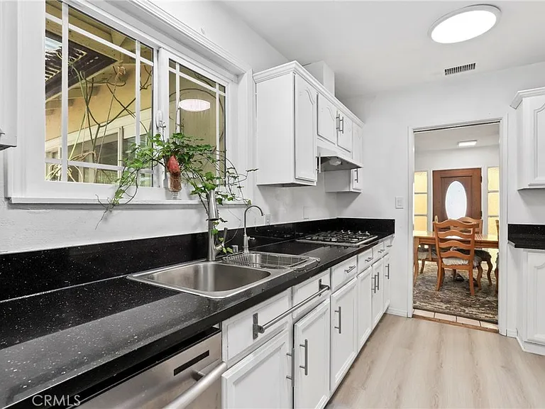 9945 Gaviota Ave — Photo 2