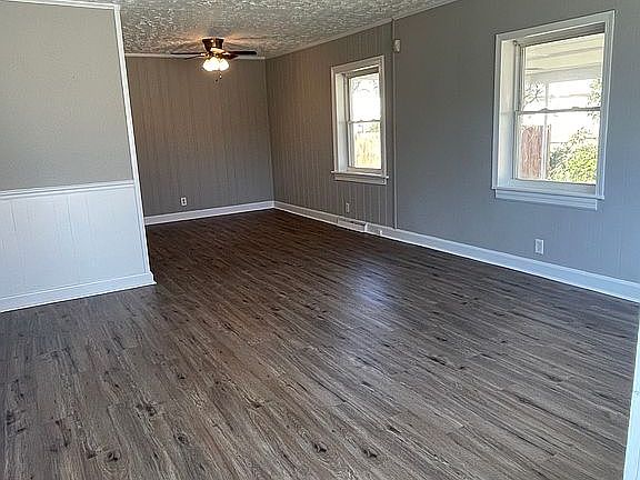 5th image of 800 Kenwood Ave