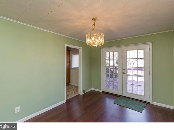 5th image of 3093 W Court Ave