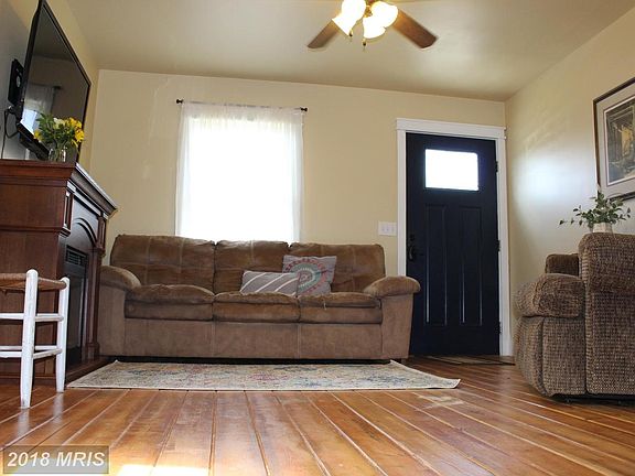 5th image of 109 Greenway St