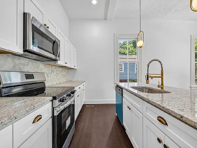 2807 Beacon Ave — Photo 10