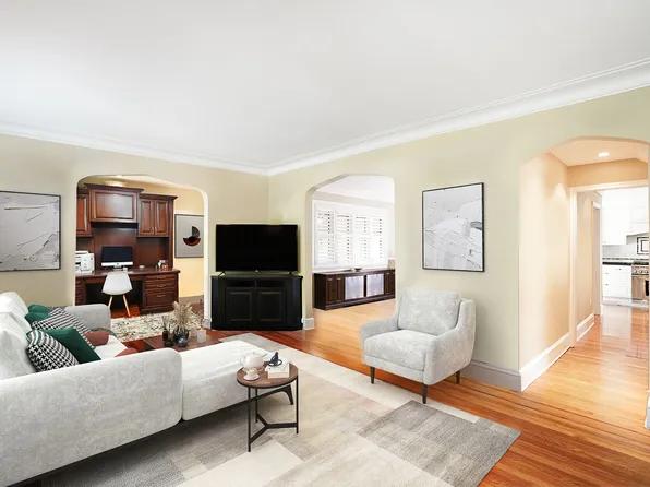 32-20 167th Street HOUSE image 3 of 28