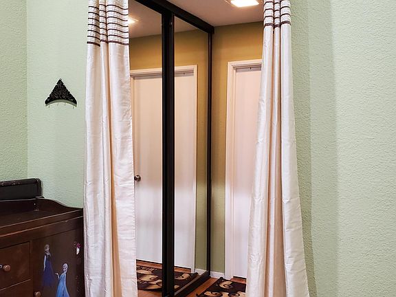 3rd image of 36996 Meadowbrook Cmn APT 201