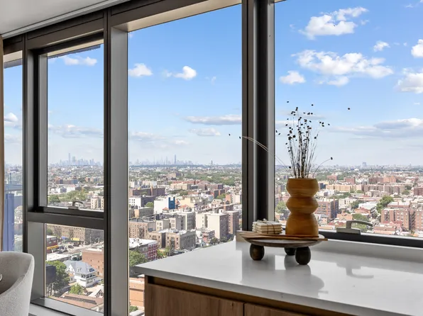 2286 Cropsey Avenue image 15 of 27