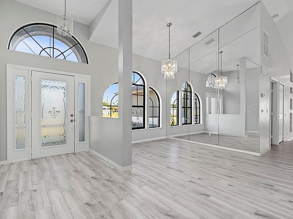 Home For Sale In Port Saint Lucie