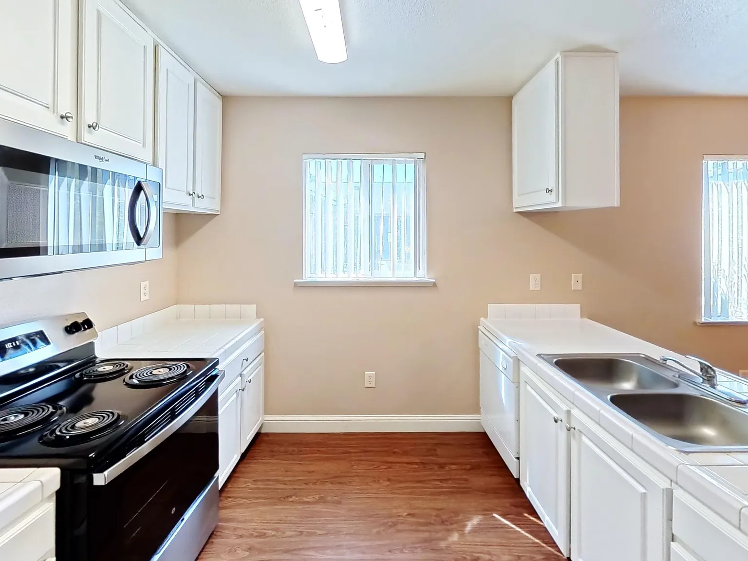 2 bed, 1150 sqft, $1,950 — Photo 3