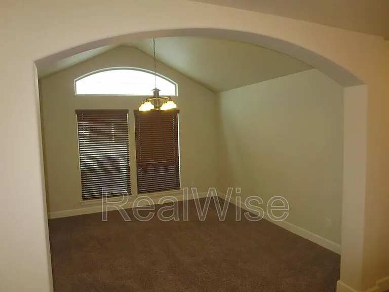 3006 NE Red Oak Dr — Photo 7