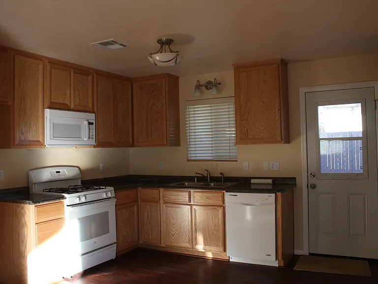 1421 S Reata Ave — Photo 1
