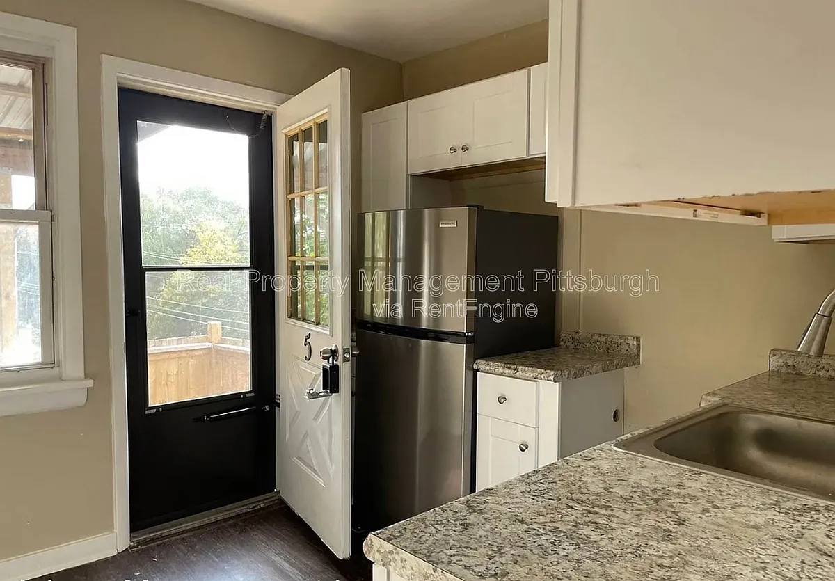 Building Photo - 173 Princeton Ave #5