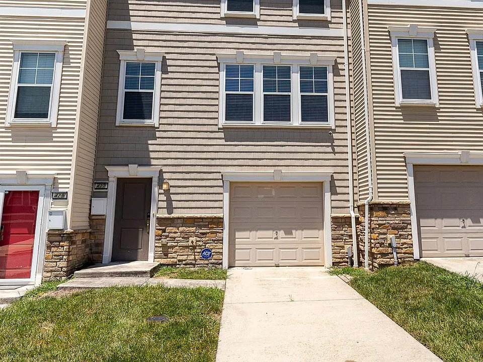 427 Woodcrest Dr SE