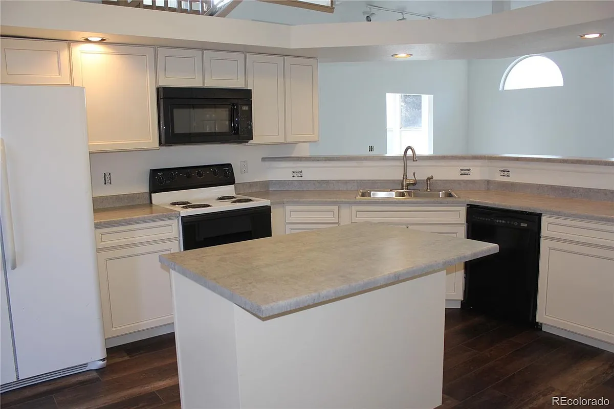 Building Photo - 21795 Farmingdale Way