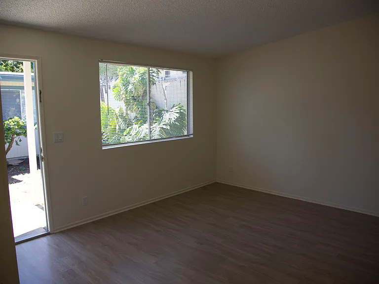 917 E Gutierrez St #917B — Photo 13
