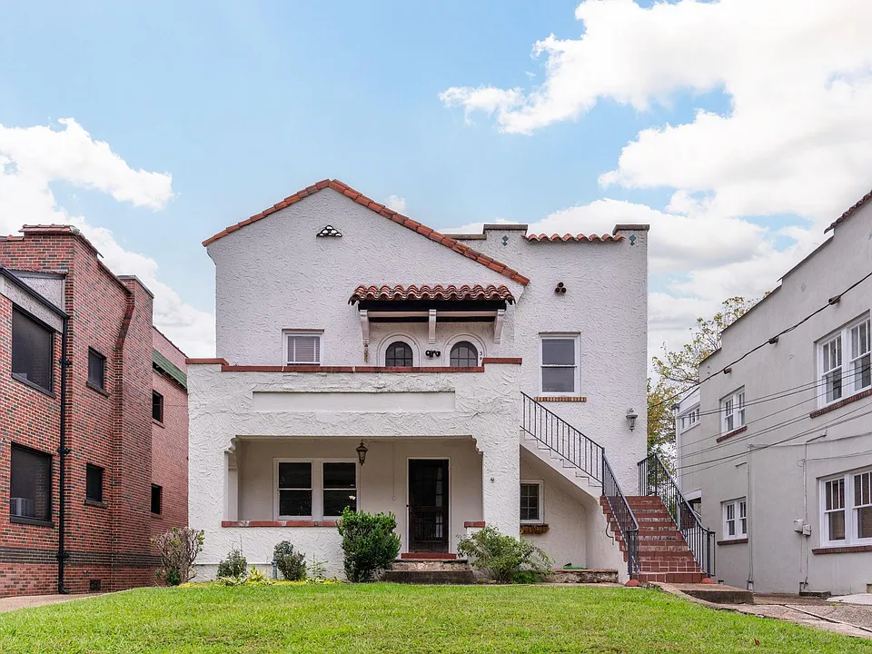 710 Forest Ave #1