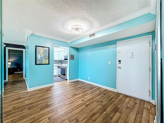 4th image of 2901 26th St W APT 511