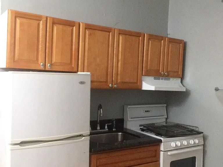 1939 Spring Garden St #1R — Photo 5