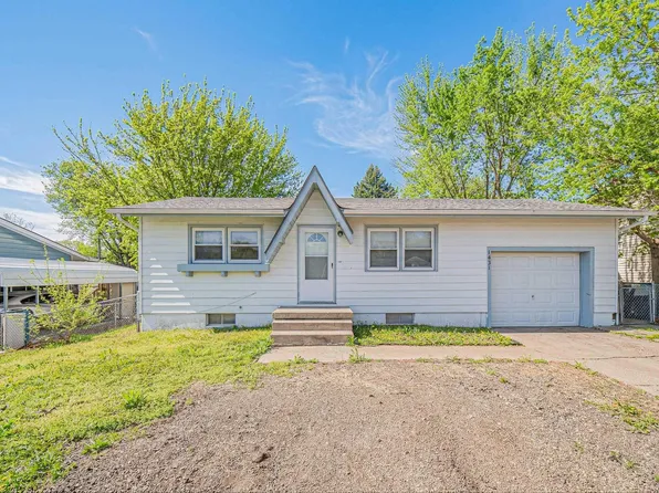 1421 W 14th St, Junction City, KS 66441