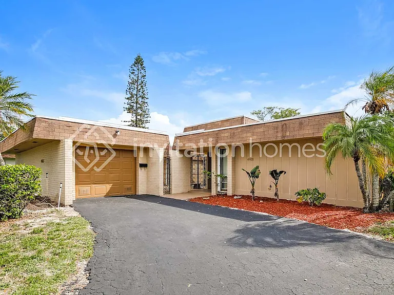 4903 Banyan Ln — Photo 1