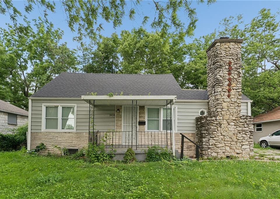 1st image of 2428 Oakley Ave