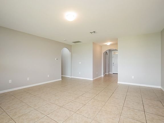 4th image of 2520 SW 15th Pl