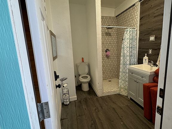 3rd image of 49 Harbor Cir